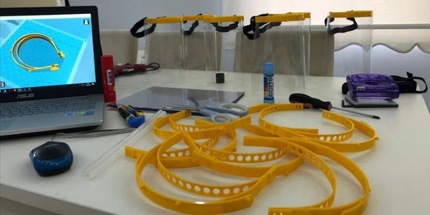 Ordu ve Giresun'daki bazı okullarda 'yüz koruyucu siperlik' ve 'maske' üretiliyor