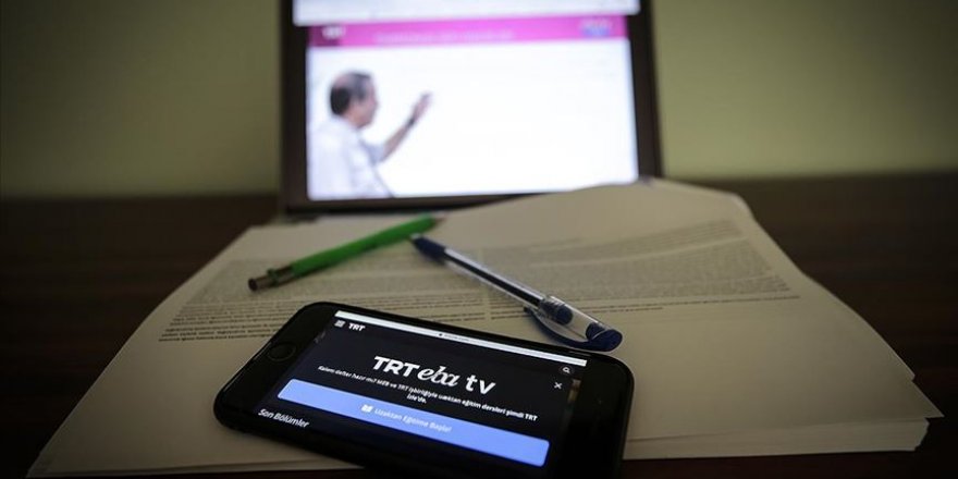 Milli Eğitim Bakanlığı EBA'da canlı sınıfla eğitime hazırlanıyor