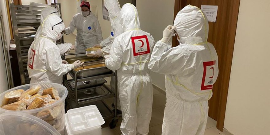 Türk Kızılay karantinadaki 20 bin kişiye üç öğün yemek hizmeti sunuyor