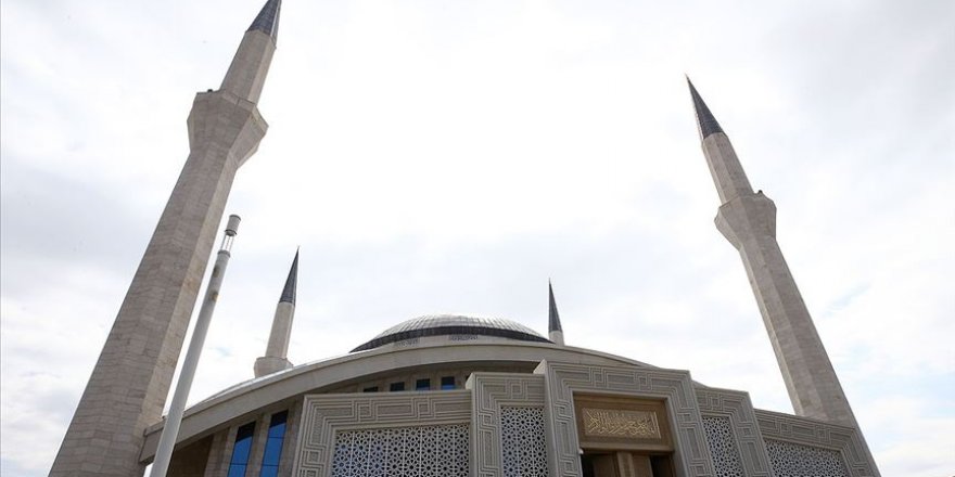 Ahmet Hamdi Akseki Camisi'nde cuma namazı kılındı