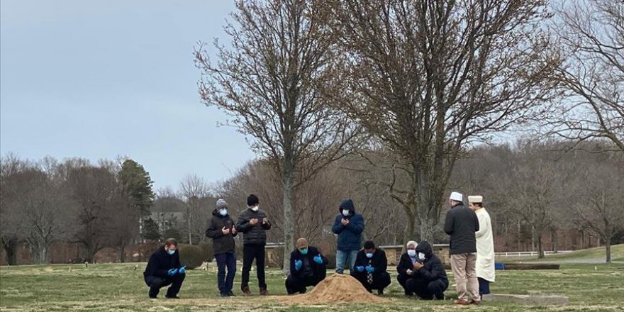 Sağlık Bakanlığı'ndan Kovid-19 nedeniyle hayatını kaybedenlerin defin işlemleri açıklaması