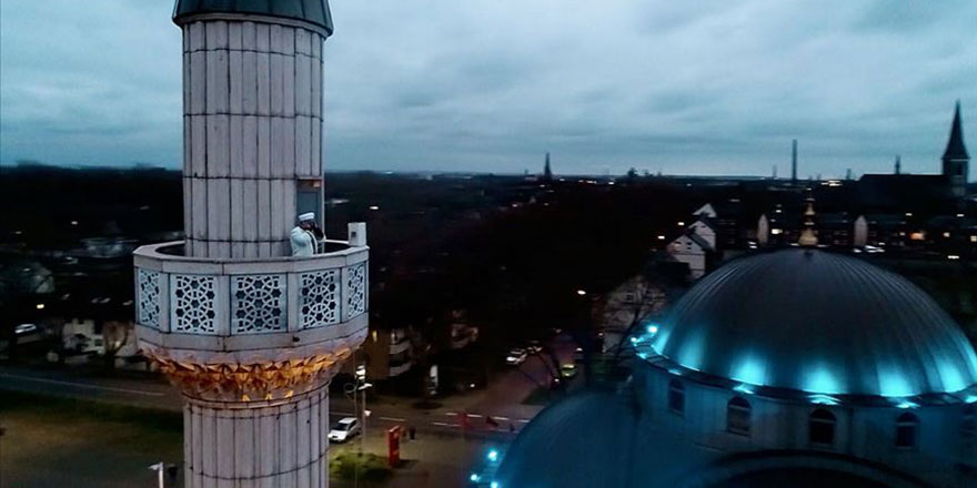 İrlandalı turist, ezandan etkilendi imza kampanyası başlattı