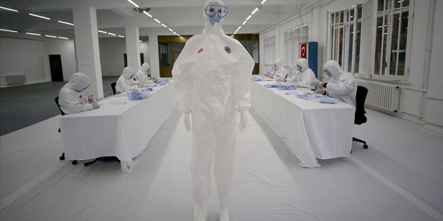 Dikimevi Müdürlüklerince haftada 1 milyon maske, 5 bin tulum üretiliyor