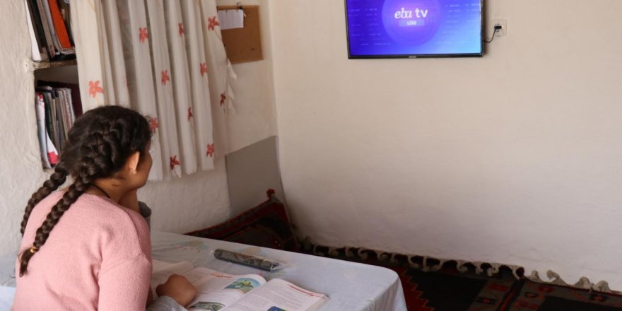 Televizyonları olmadığı için uzaktan eğitim alamayan öğrencinin hayali gerçekleşti