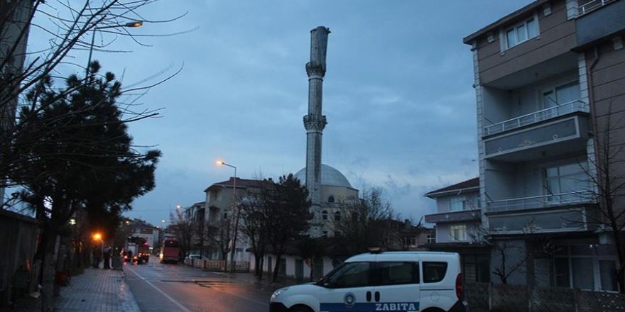 Tekirdağ'da şiddetli rüzgar nedeniyle cami minaresi zarar gördü