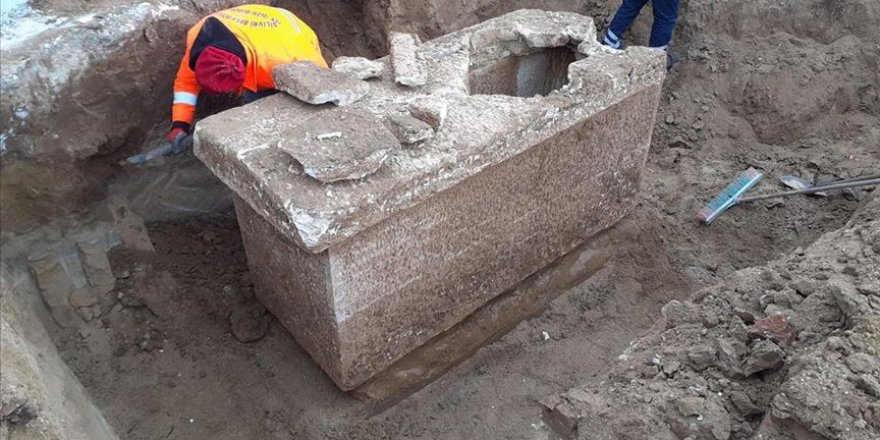 Silivri’de Roma dönemine ait olduğu düşünülen lahit bulundu