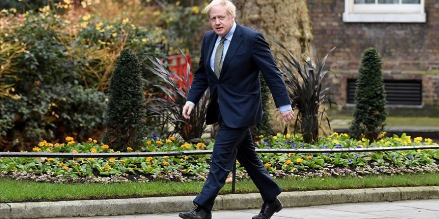 İngiltere Başbakanı Johnson Oxford-AstraZeneca aşısının ilk dozunu aldı