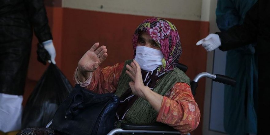 Oğlunu kaybettiği koronavirüsten 83 yaşında kurtuldu