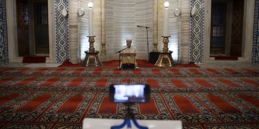 Selimiye'deki kandil programı sosyal medyadan canlı yayınlandı