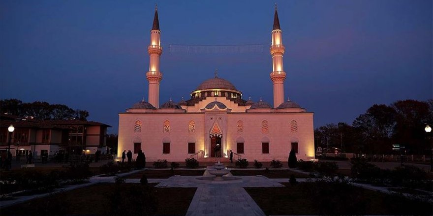 ABD'de Berat Kandili canlı yayında kutlandı