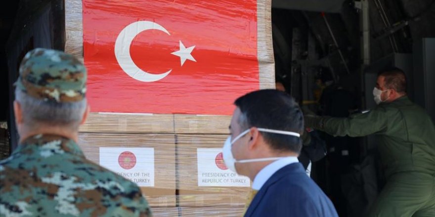 Türkiye'nin gönderdiği tıbbi yardım malzemeleri Kuzey Makedonya'ya ulaştı