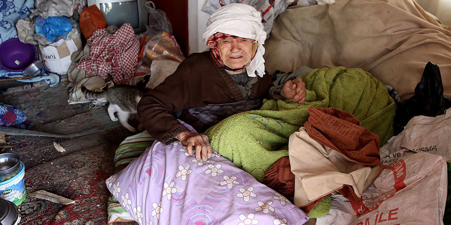 Aişe nineden ders: Namaz kılıp, dua ediyorum, dilimden şükrü düşürmüyorum