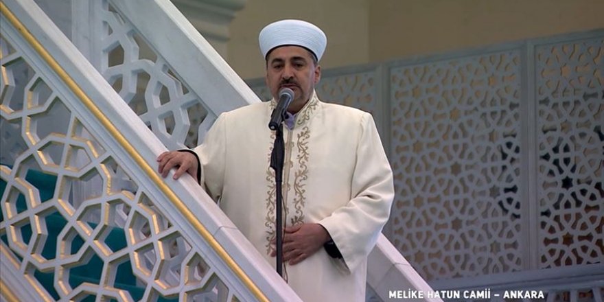 Melike Hatun Camisi'nde cuma namazı kılındı