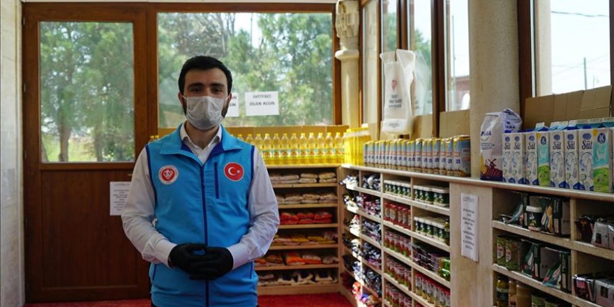 Sarıyer'de ibadete kapatılan caminin kapıları, hayır için ihtiyaç sahiplerine açıldı