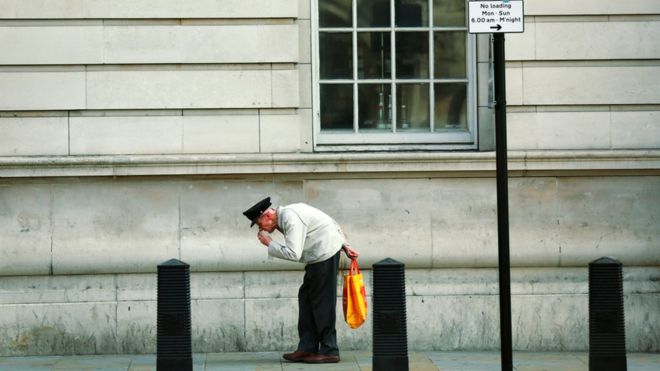 Guardian: İngiltere'de huzurevlerinde ölen yaklaşık 1.000 kişi resmi ölü rakamlarına dahil edilmedi