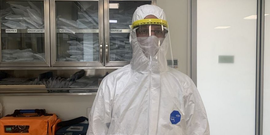 Meslek lisesi öğretmenleri LGS gözetmenlerine de koruyucu siperlik üretiyor