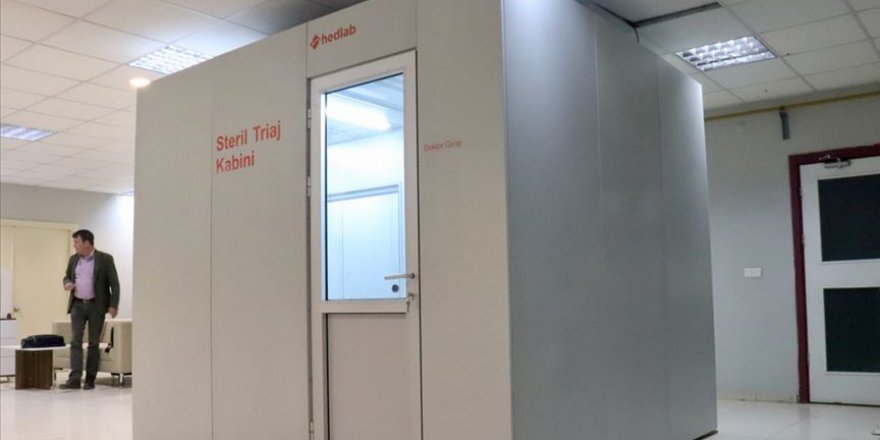 Doktorları Kovid-19'dan korumak için yerli 'steril triyaj kabini' ürettiler