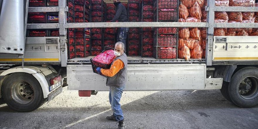 Market ve hallerde ürün tedarikine başlandı