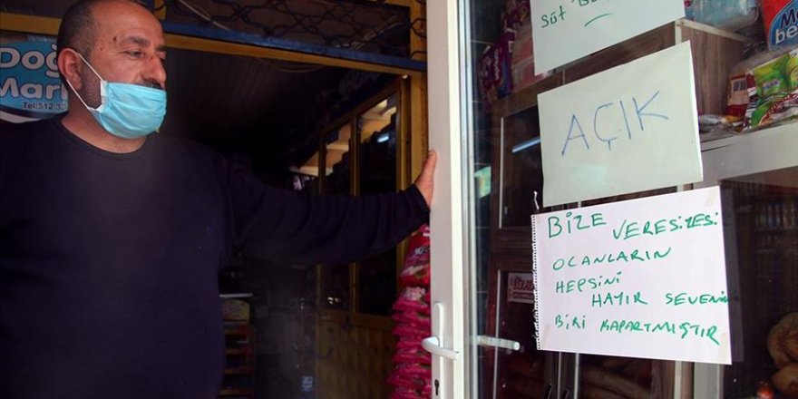 Sivas'ta bir hayırsever 10 bakkalın veresiye defterlerindeki borçları ödedi