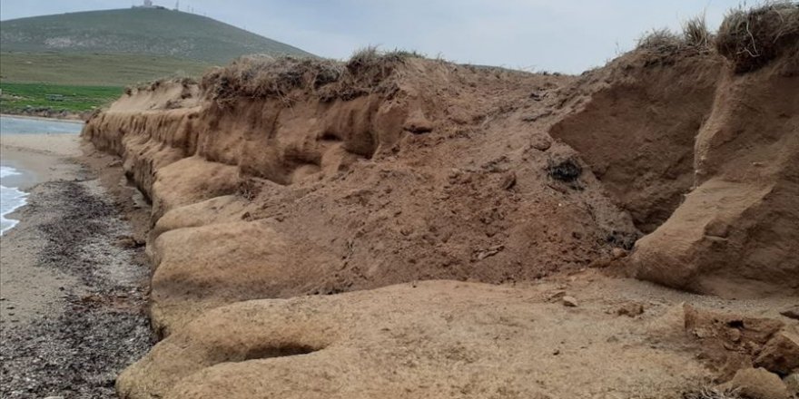 Çanakkale Bozcaada'da bin 500 yıllık kiremit mezar