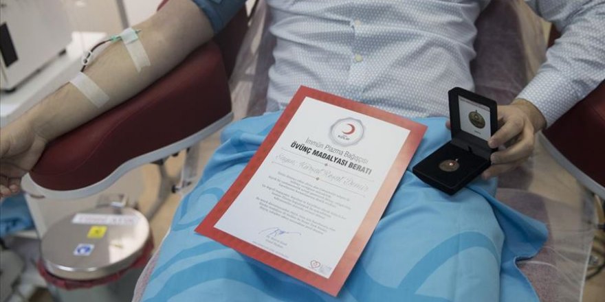 Türk Kızılay'dan immün plazma bağışı yapanlara madalya