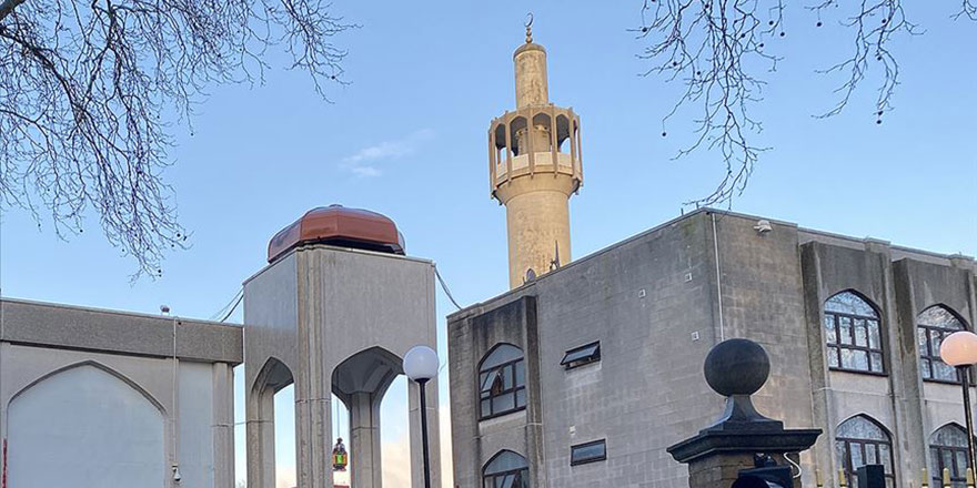 İngiltere'de Kovid-19 nedeniyle kapanan camiler maddi zorluk içinde