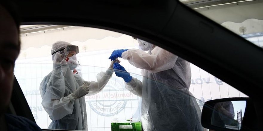 Berlin’de sürücülere yönelik Kovid-19 test istasyonu kuruldu