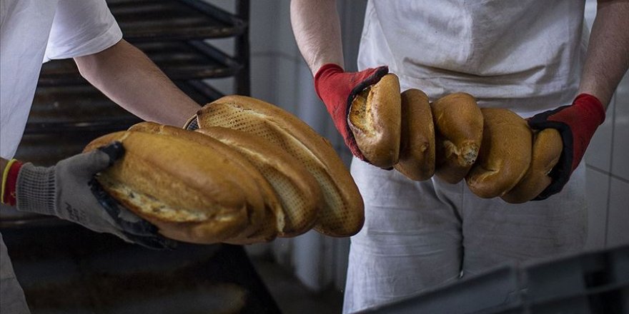 Koronavirüsten korunmak için 'ekmeği 90 derecelik fırında 10 dakika tutun' önerisi