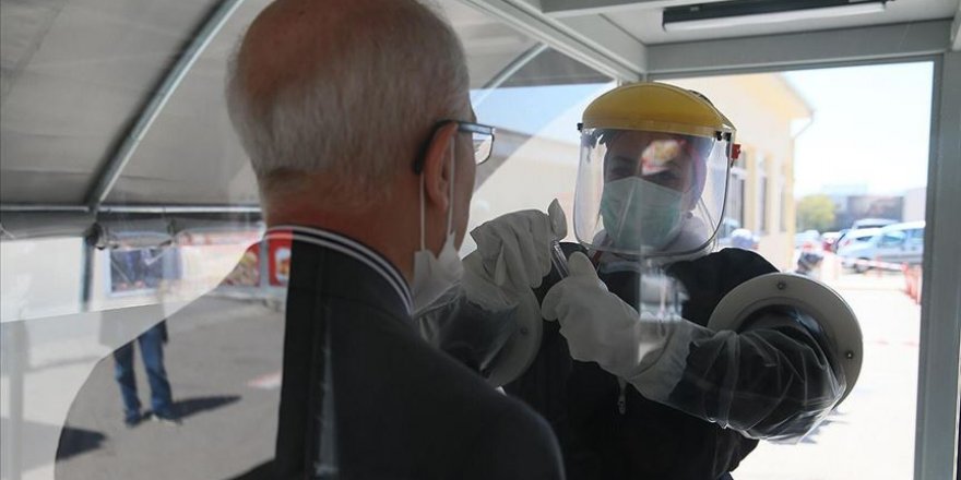 Kovid-19 ile mücadele için yüzde yüz yerli numune alma kabini üretildi