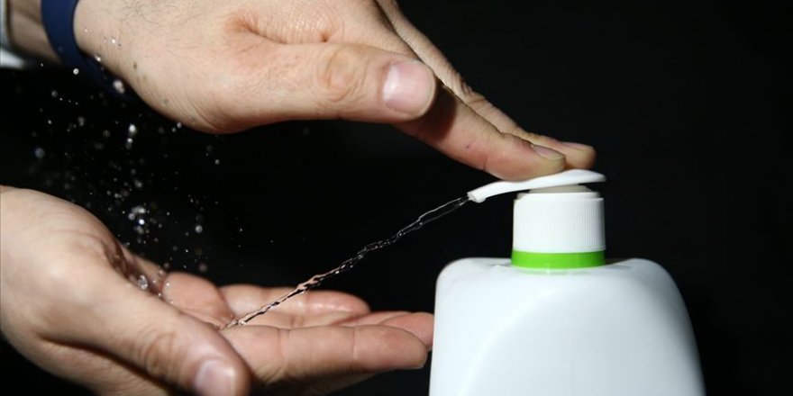 Muğla'da meslek lisesi öğretmenleri 70 bin litre dezenfektan üretti