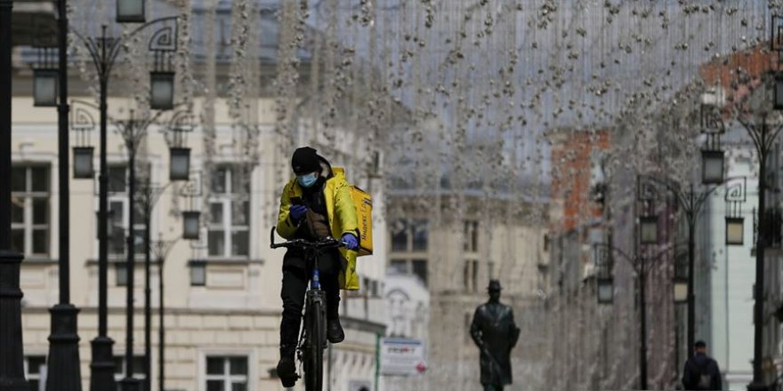 Kontrolsüz sosyal hayatın salgını başa döndürebileceği uyarısı