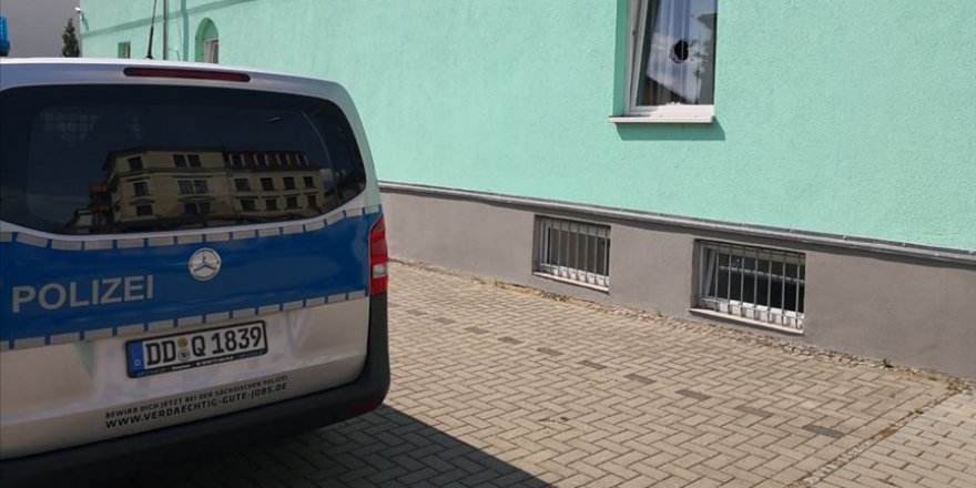 Almanya'da camiye ırkçı saldırı