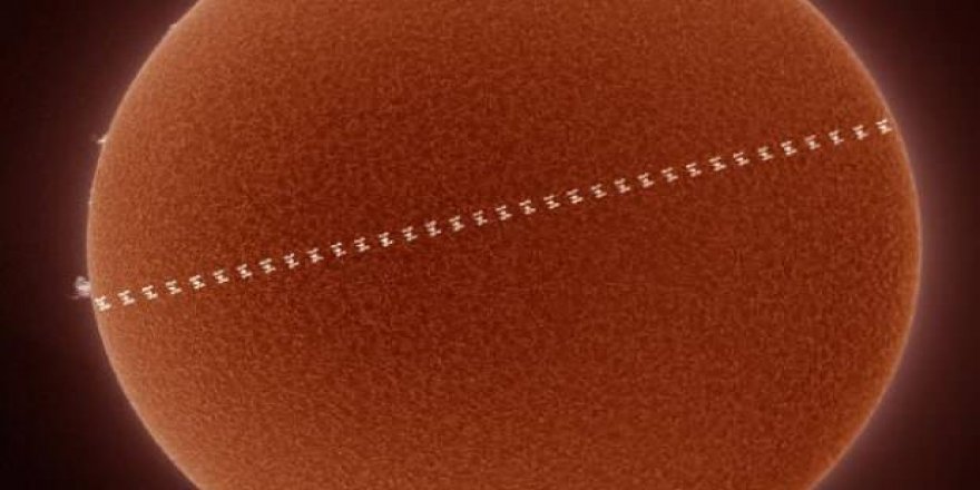 Dünyaca ünlü Türk astrofotoğrafçı ISS'un geçişini görüntüledi