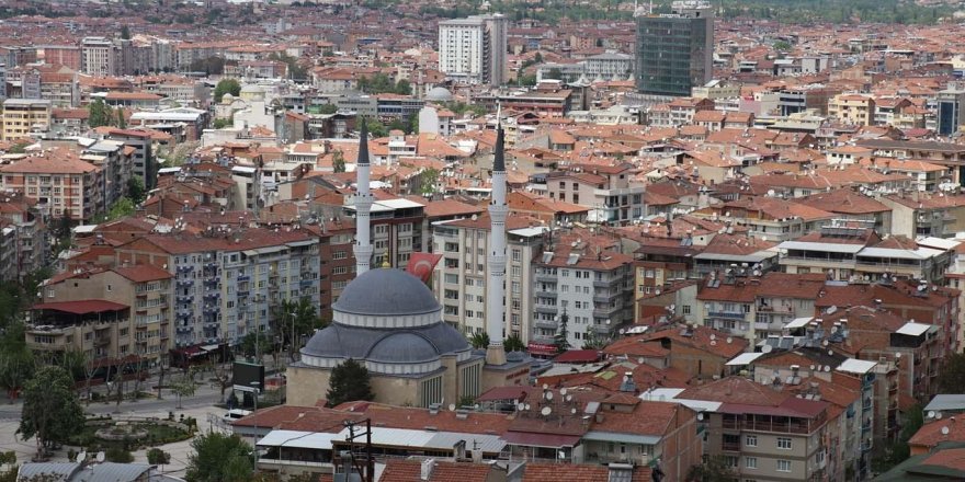 Semalarında ezanların yankılandığı büyükşehirlerde hüzün ve sessizlik hâkim!