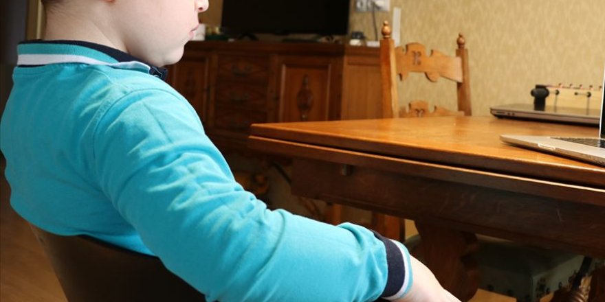 Kovid-19'la mücadelede kaygı ve korkunun önlenmesi için çocuklu ailelere öneriler