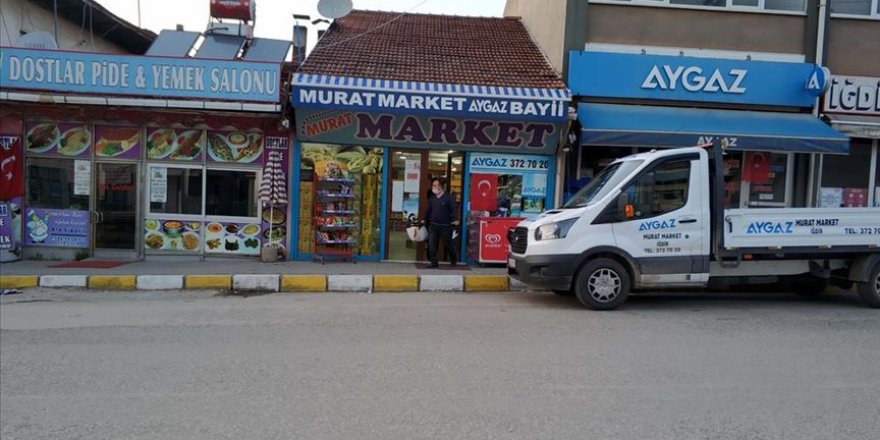 Bir hayırsever 2 bin nüfuslu köyün veresiye defterlerindeki borçları ödedi