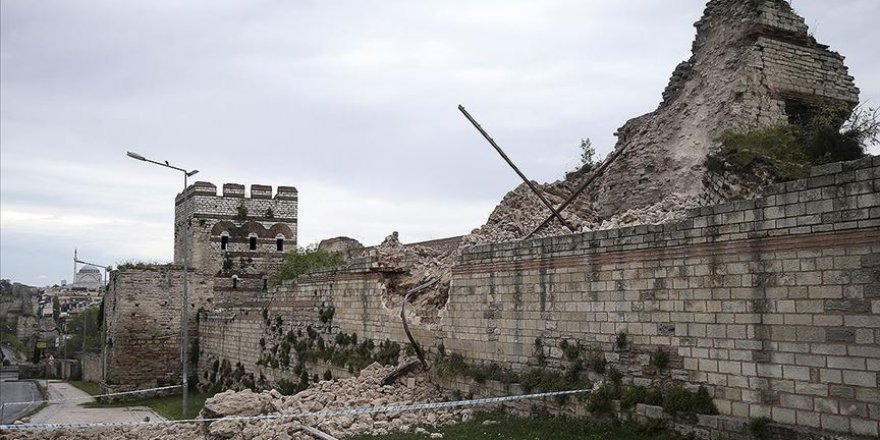 İstanbul'daki tarihi surlarda çökme meydana geldi