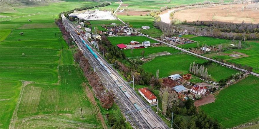 Modernize edilen Samsun-Sivas demir yolu hattında ilk yük treni sefere başladı