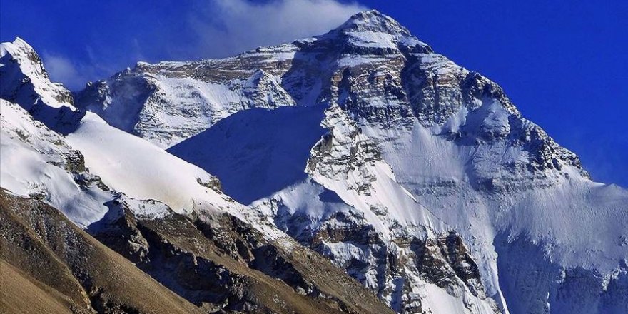 Everest Dağı'nın yüksekliğini yeniden ölçecekler