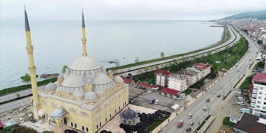 29 yılda tamamlanan yığma taş cami millet bahçesindeki konumuyla yaşam merkezi olacak