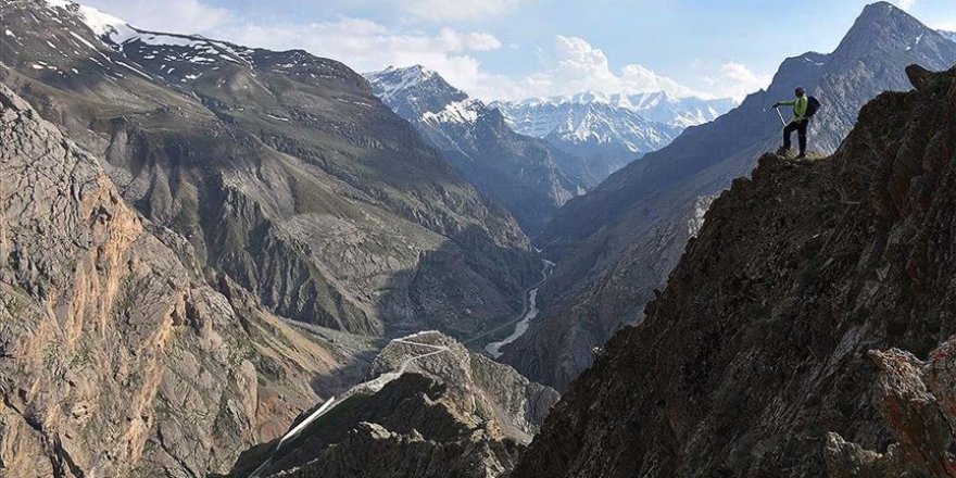 Zap Vadisi ilkbaharda doğal güzellikleriyle görenleri hayran bırakıyor