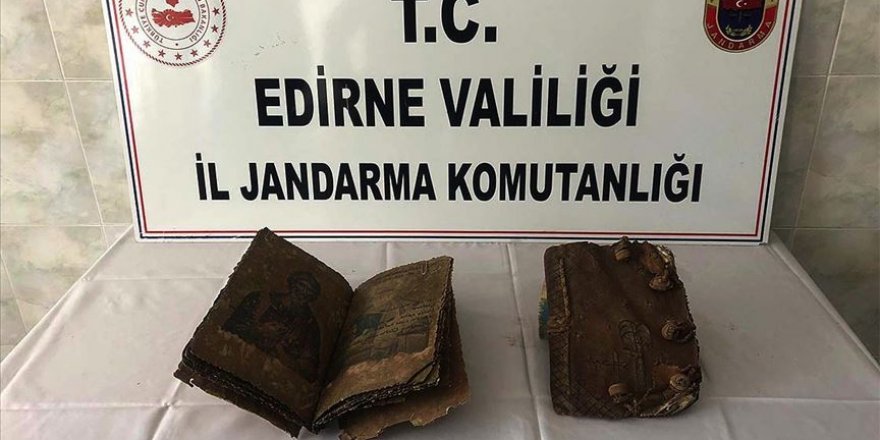 Edirne'de 500 yıllık olduğu değerlendirilen 2 el yazması İncil ele geçirildi