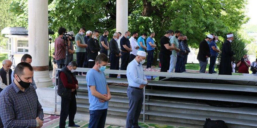 Cuma namazında sünnetler camide kılınmayacak