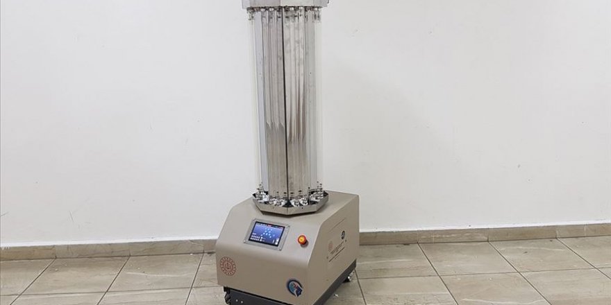 Meslek lisesinde ultraviyole ışınlarıyla dezenfeksiyon yapan robot geliştirildi