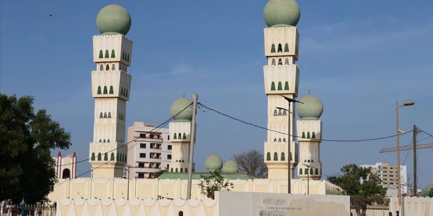 Senegal'de kaldırılan toplu ibadet yasağına rağmen dini otoriteler camileri açmayacak