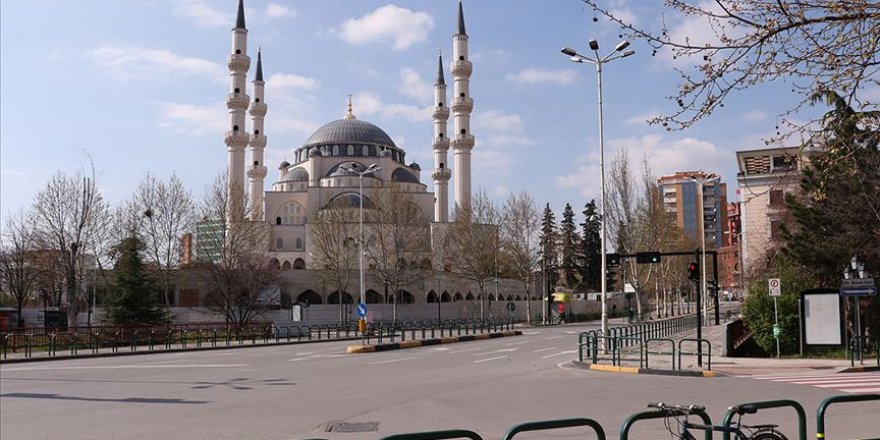 Tiran'daki Namazgah Camisi yakınında iki molotofkokteyli bulundu