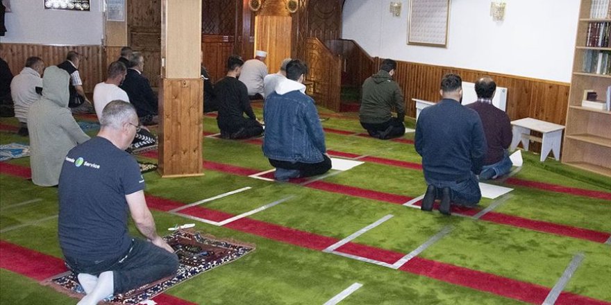 Danimarka’da camiler yeniden ibadete açıldı