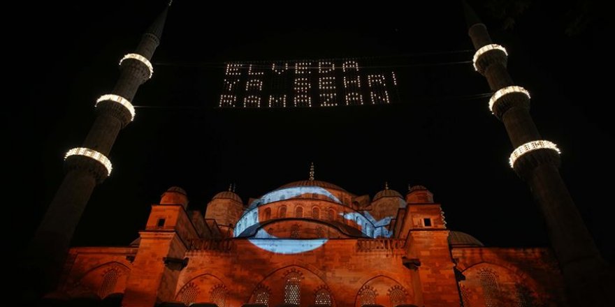 Kadir Gecesi meleklerin yeryüzüne indiği bir gece
