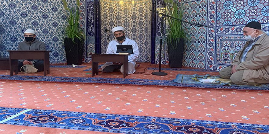 Kadir gecesi Almanya’da koronavirüs önemleri ile idrak edildi