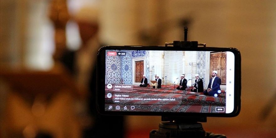Selimiye'deki Kadir Gecesi programı sosyal medyadan canlı yayınlandı